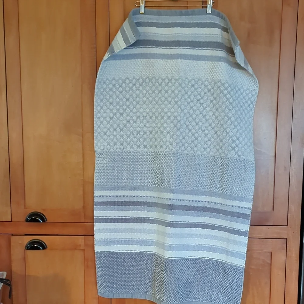 Gray and White Casual Maxi Bath Mat